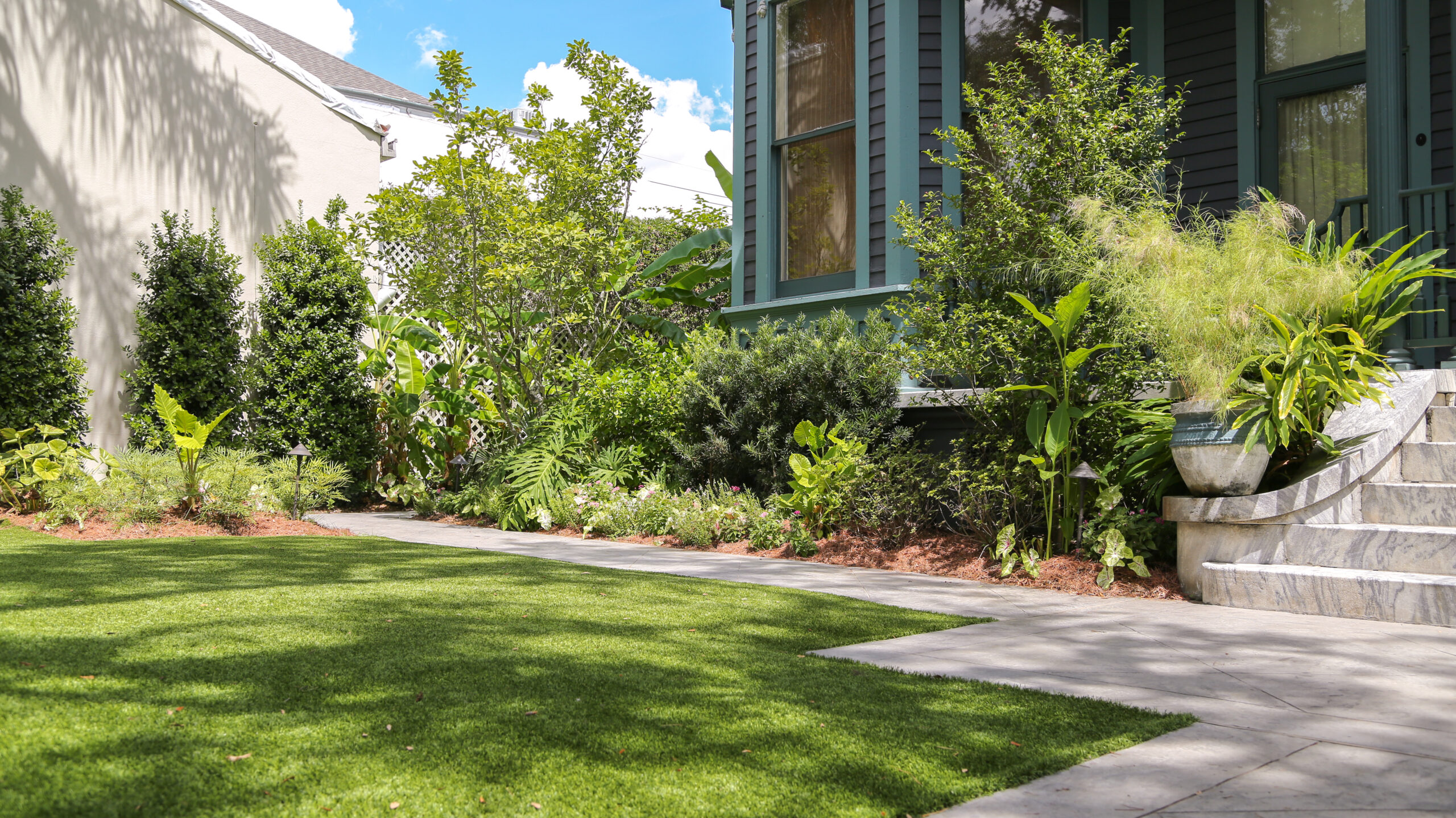 The landscape entrance to the Chloe Hotel New Orleans 